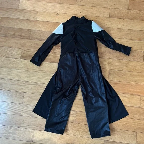 Kids Darth Vader Costume - Size 4T- Disney Store- Halloween- - Picture 7 of 8